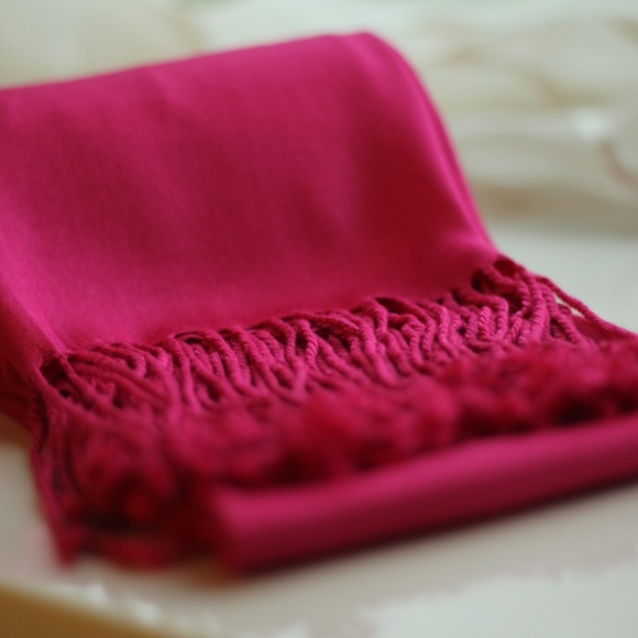 5 NWT PASHMINA SCARVES, ASSORTED COLORS & BROOCH - Picture 2 of 5